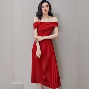 Captivating Pleated Red Midi Dress (D31)